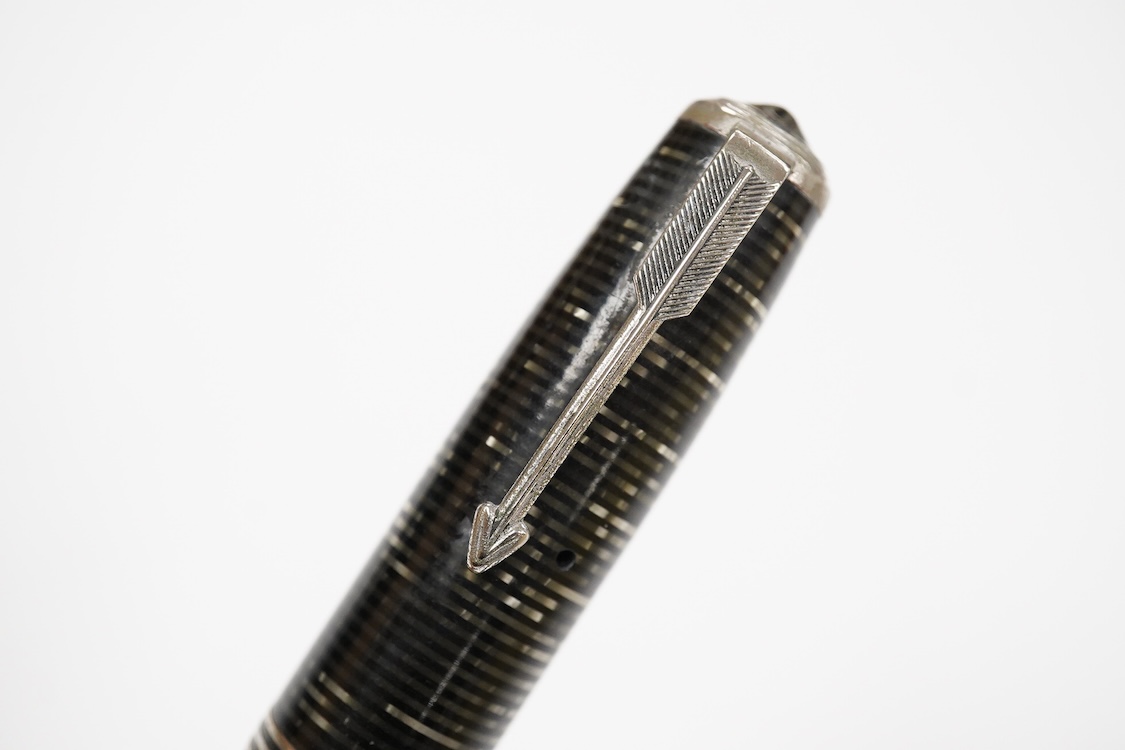 A Parker grey oversize vacumatic with two tone 14ct vacumatic nib